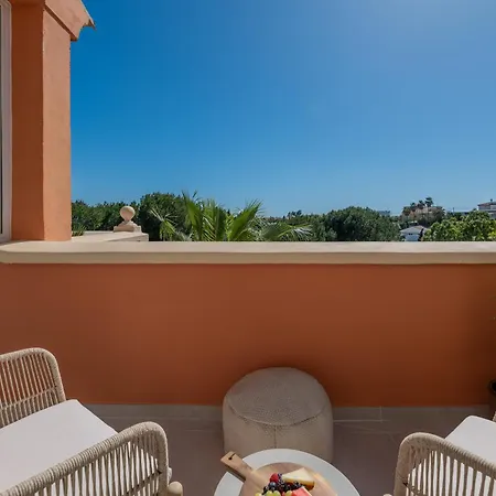 Apartment Luxury 3 Bdrm With Private Pool And Stunning Sea Views *