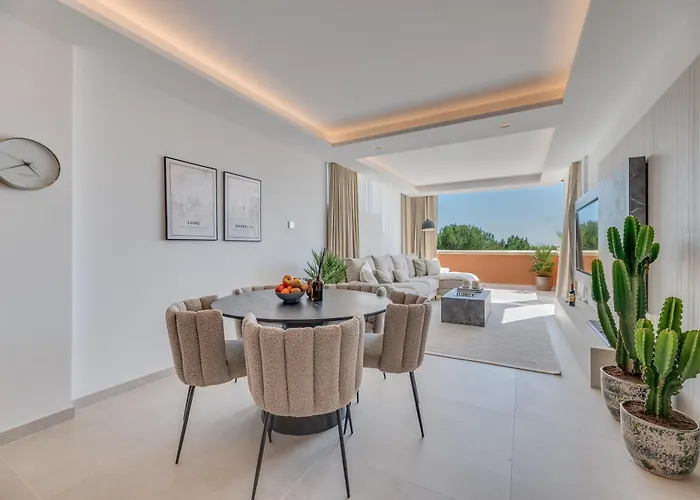 Luxury 3 Bdrm With Private Pool And Stunning Sea Views