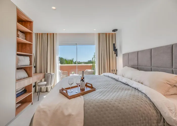 아파트 Luxury 3 Bdrm With Private Pool And Stunning Sea Views 마르베야