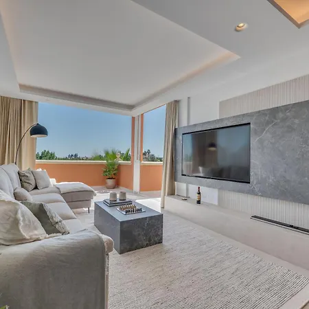 Luxury 3 Bdrm With Private Pool And Stunning Sea Views מארבלה