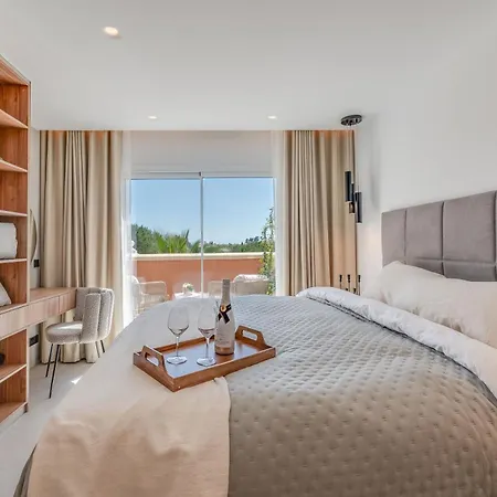 דירה Luxury 3 Bdrm With Private Pool And Stunning Sea Views מארבלה