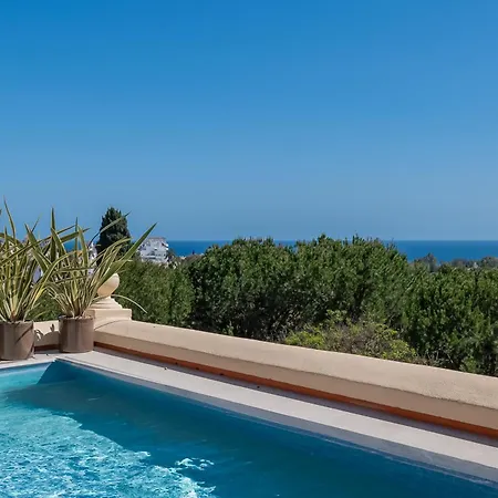 Luxury 3 Bdrm With Private Pool And Stunning Sea Views *