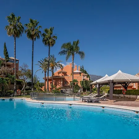 Luxury 3 Bdrm With Private Pool And Stunning Sea Views דירה *