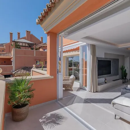 Luxury 3 Bdrm With Private Pool And Stunning Sea Views דירה