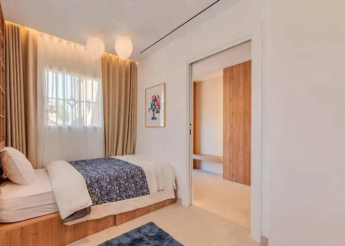 Luxury 3 Bdrm With Private Pool And Stunning Sea Views Apartment *