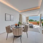 Luxury 3 Bdrm With Private Pool And Stunning Sea Views