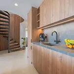 Luxury 3 Bdrm With Private Pool And Stunning Sea Views *