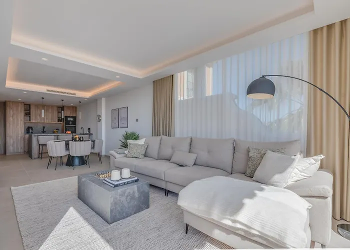 Luxury 3 Bdrm With Private Pool And Stunning Sea Views Apartament