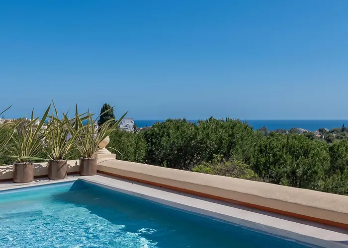 Luxury 3 Bdrm With Private Pool And Stunning Sea Views *